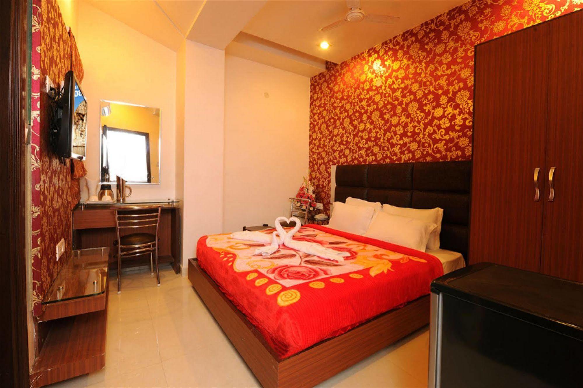 Hotel Pearl Inn & Suites Amritsar Bagian luar foto