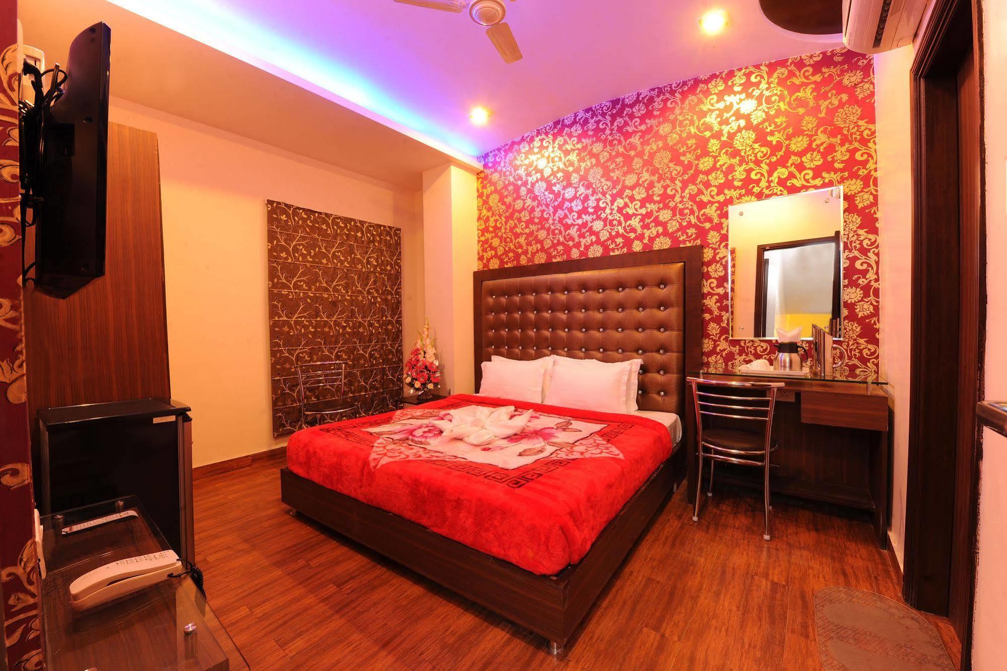 Hotel Pearl Inn & Suites Amritsar Bagian luar foto
